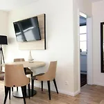 Im Avalon Bellevue, Φέμαρν