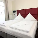 Im Avalon Bellevue,