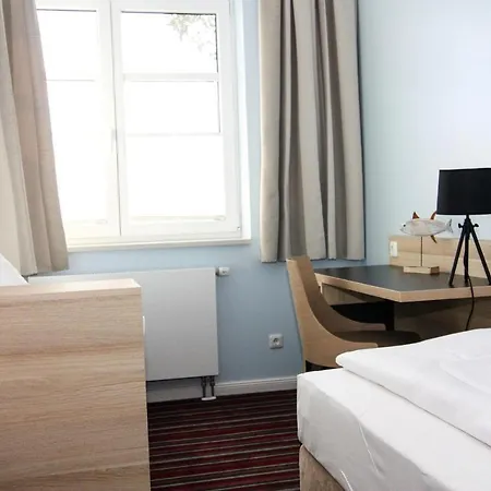 Im Avalon Bellevue, *