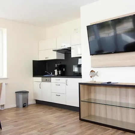 Im Avalon Bellevue, *