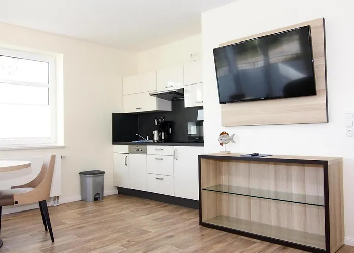 Im Avalon Bellevue, *